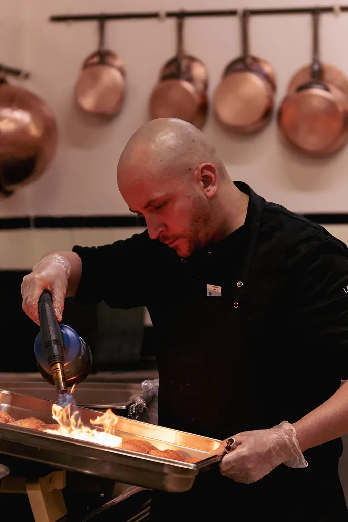 Rolls flambés au chalumeau lors d'une soirée de fin d'année d'entreprise à Bordeaux