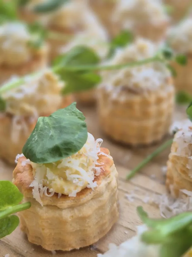 Vol-au-vent parmesan roquette canapé maison